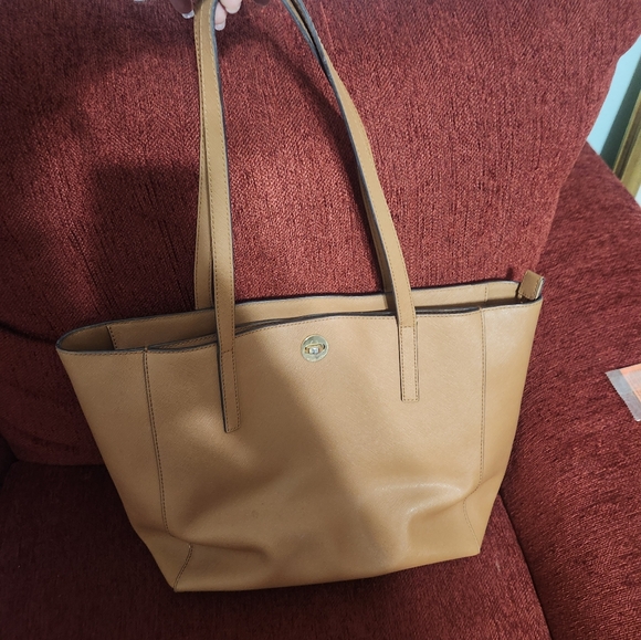 Michael Kors Extra Large Tote Purse - Picture 3 of 11